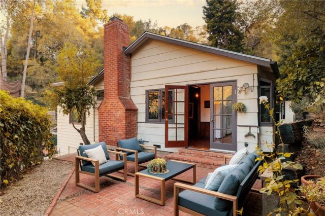 10423 Oletha Ln, Los Angeles, CA 90077