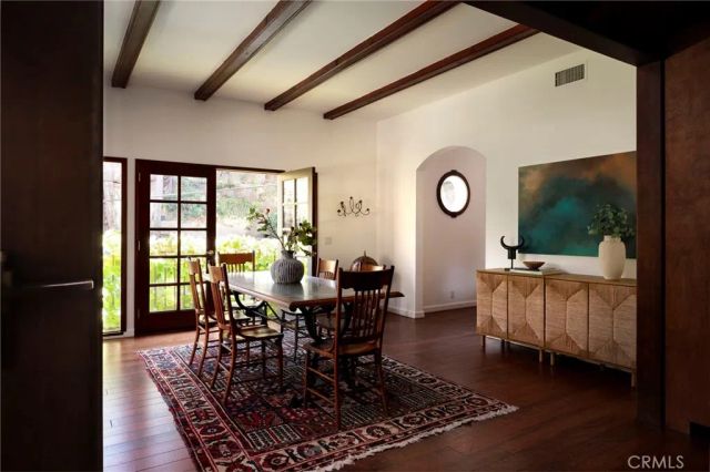 10423 Oletha Ln, Los Angeles, CA 90077