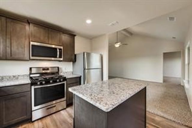 114 Palomino Bend Drive, Newark, TX 76071