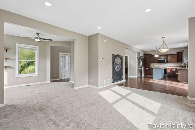 6838 Fox Meadow Drive NE, Rockford, MI 49341