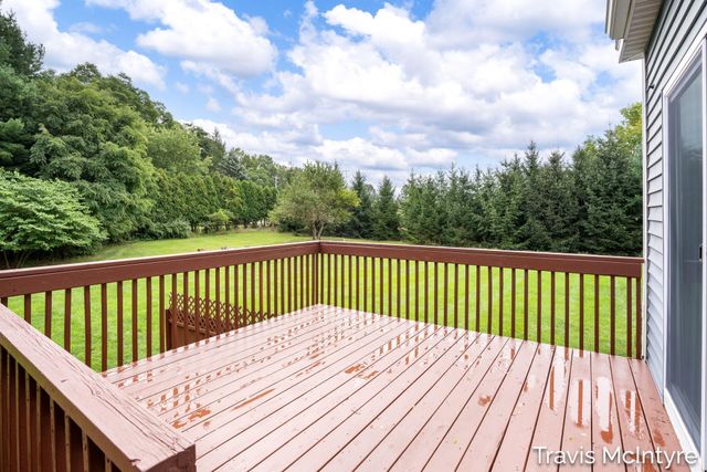 6838 Fox Meadow Drive NE, Rockford, MI 49341