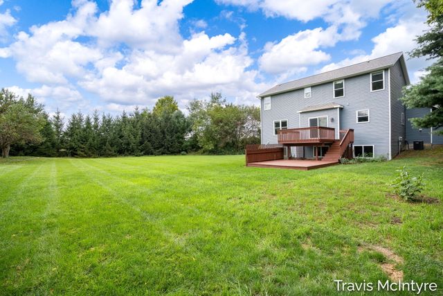 6838 Fox Meadow Drive NE, Rockford, MI 49341