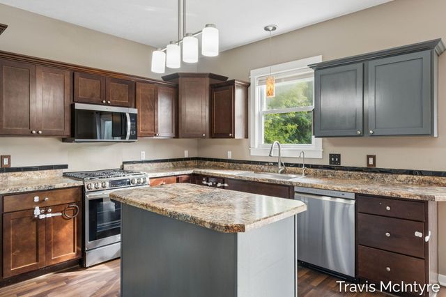 6838 Fox Meadow Drive NE, Rockford, MI 49341