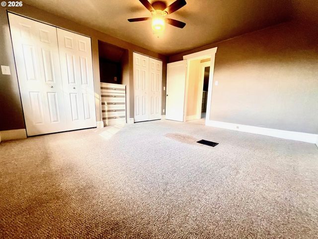 656 Ne BUFFALO St, Portland, OR 97211