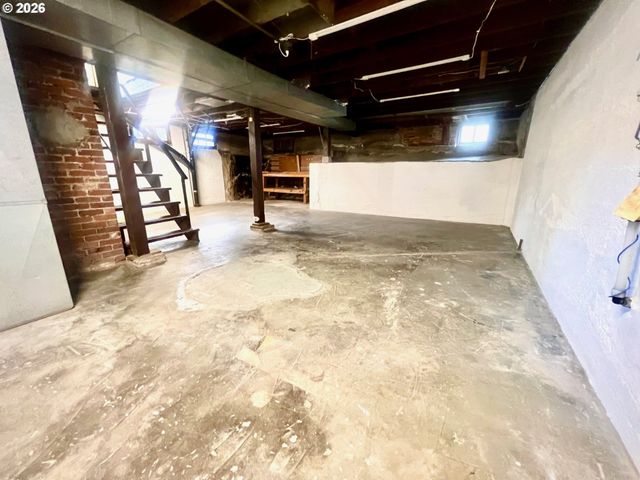 656 Ne BUFFALO St, Portland, OR 97211