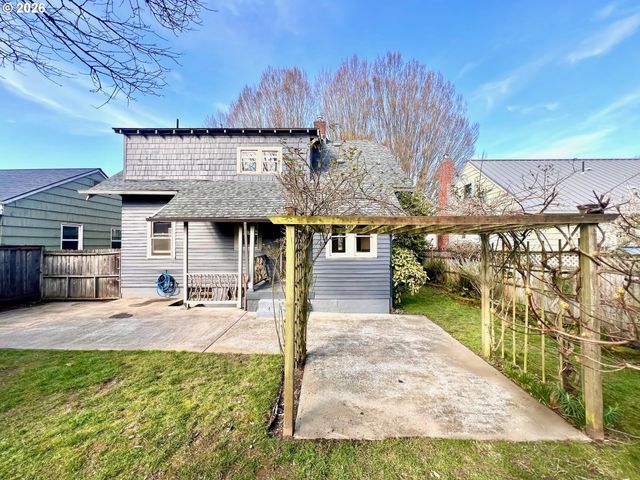 656 Ne BUFFALO St, Portland, OR 97211