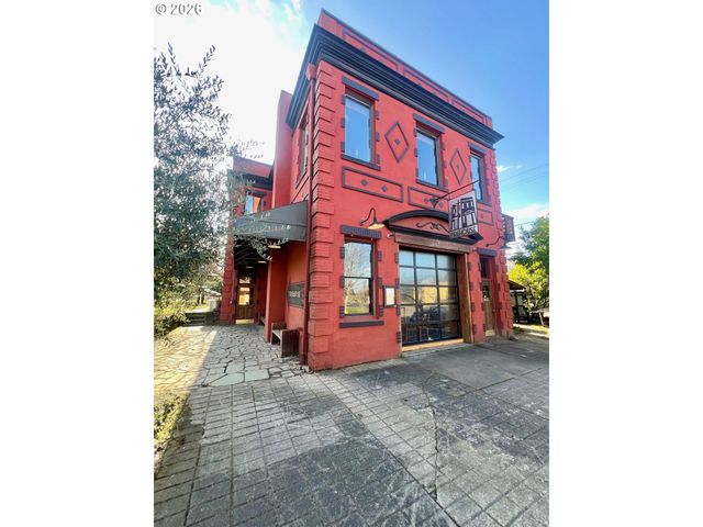 656 Ne BUFFALO St, Portland, OR 97211