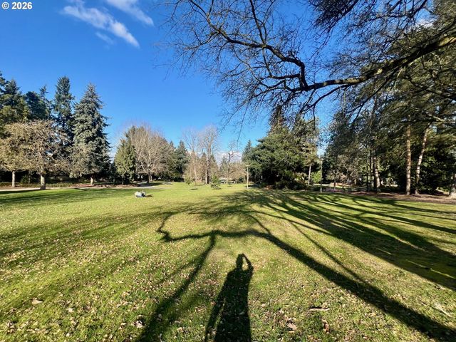 656 Ne BUFFALO St, Portland, OR 97211