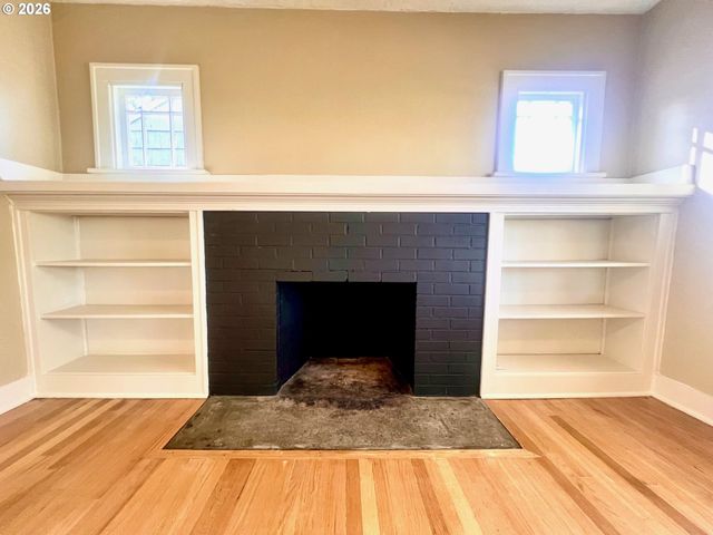 656 Ne BUFFALO St, Portland, OR 97211