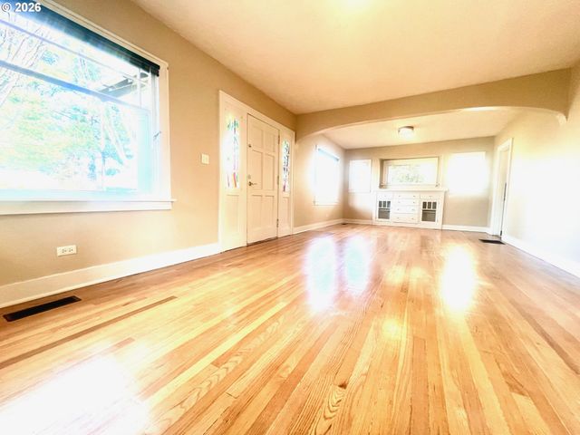 656 Ne BUFFALO St, Portland, OR 97211