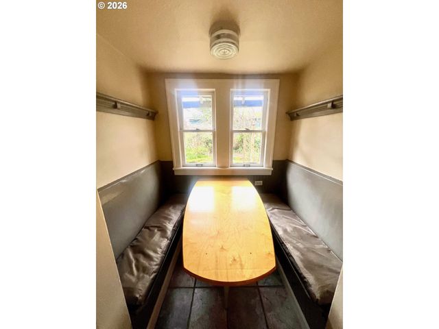 656 Ne BUFFALO St, Portland, OR 97211