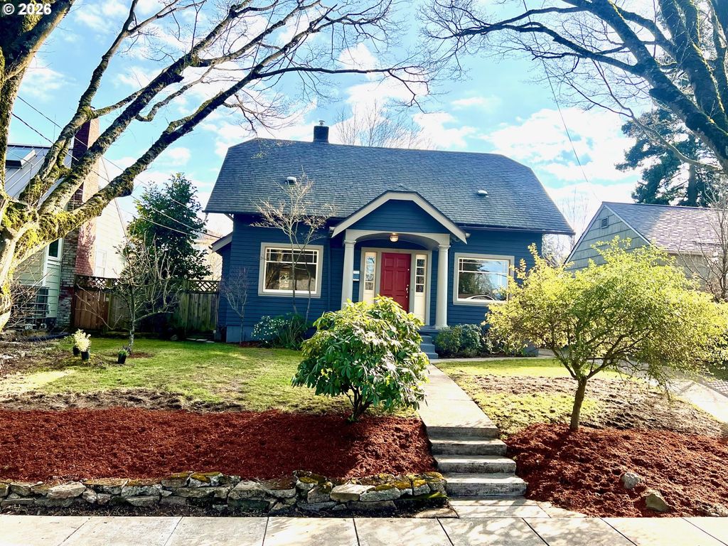 656 Ne BUFFALO St, Portland, OR 97211