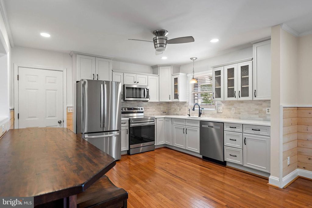 Image 11 of property listing at 18 BAY BREEZE DR, Lewes, DE 19958