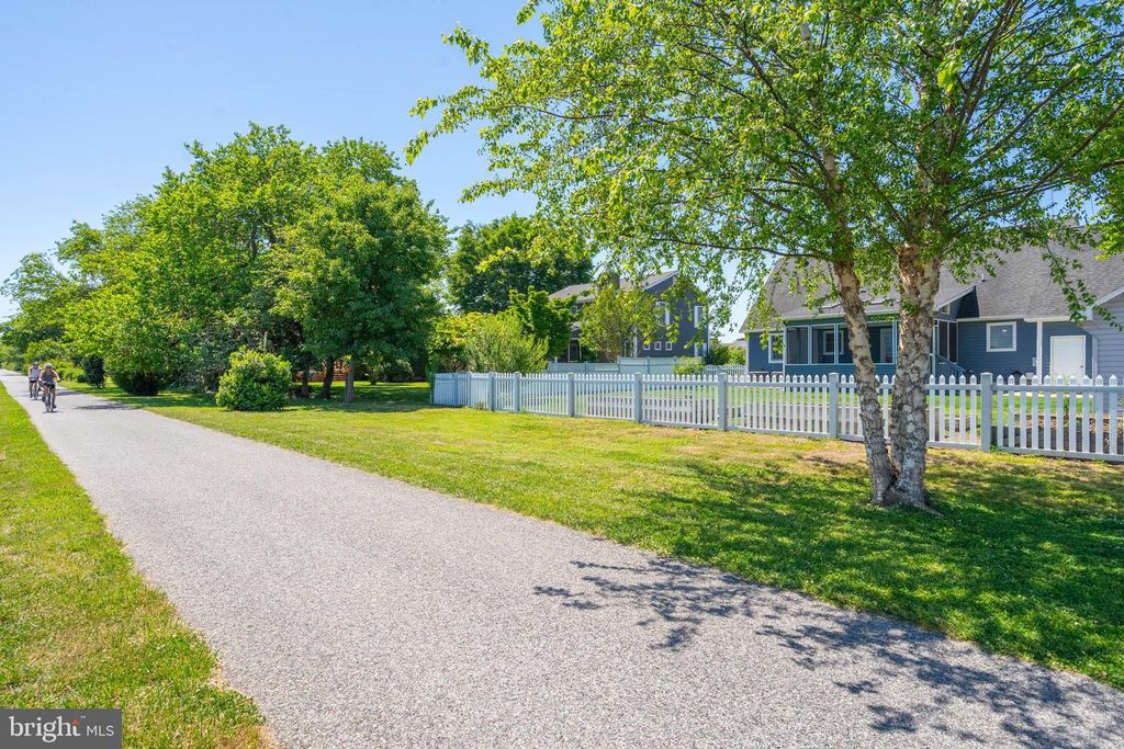 Image 34 of property listing at 18 BAY BREEZE DR, Lewes, DE 19958