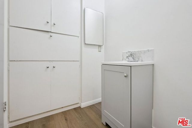 11121 Queensland Street H42, Los Angeles, CA 90034