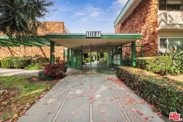 11121 Queensland Street H42, Los Angeles, CA 90034