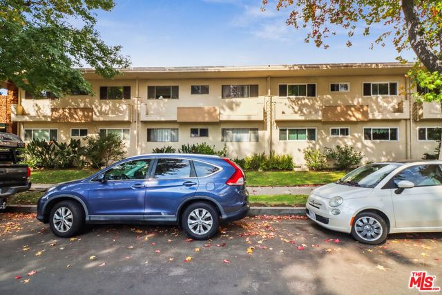 11121 Queensland Street H42, Los Angeles, CA 90034