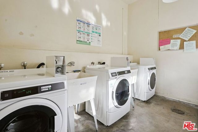 11121 Queensland Street H42, Los Angeles, CA 90034