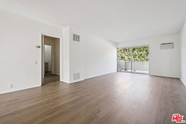 11121 Queensland Street H42, Los Angeles, CA 90034