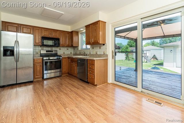 41824 Clayton Street, Clinton Charter Township, MI 48038