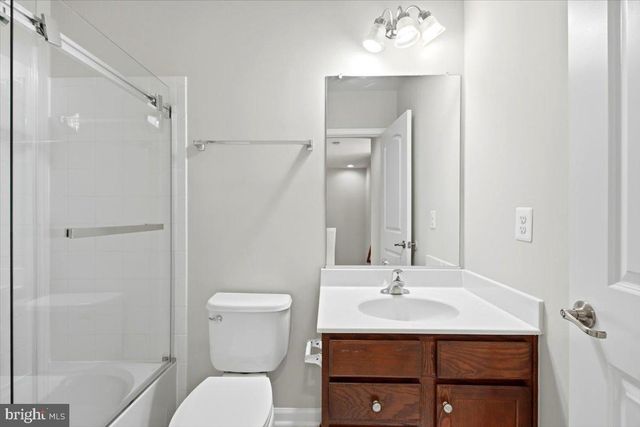 43350 WAYFARER SQ, Chantilly, VA 20152