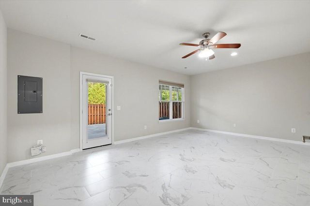 43350 WAYFARER SQ, Chantilly, VA 20152