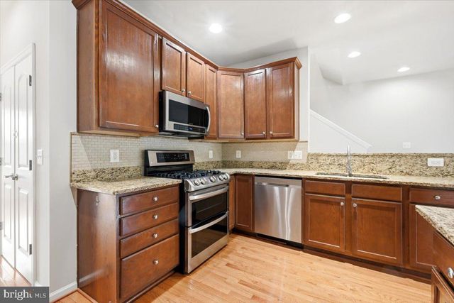 43350 WAYFARER SQ, Chantilly, VA 20152