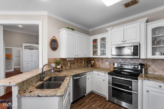 202 Clinton Drive, Stonewall, LA 71078