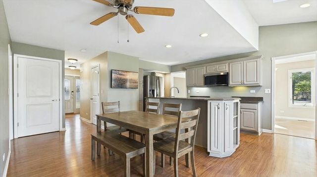 209 Mooregate Trail, Hawthorn Woods, IL 60047