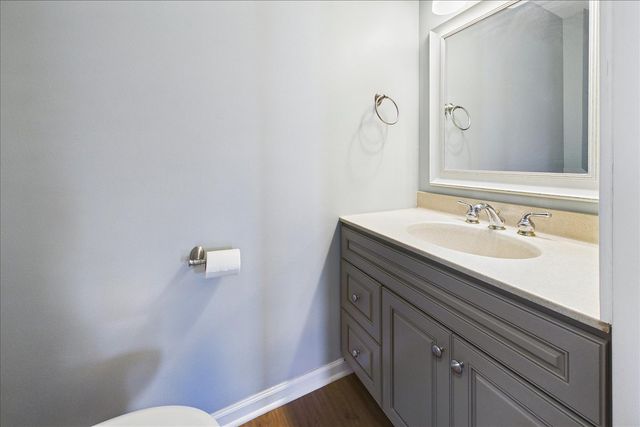 209 Mooregate Trail, Hawthorn Woods, IL 60047