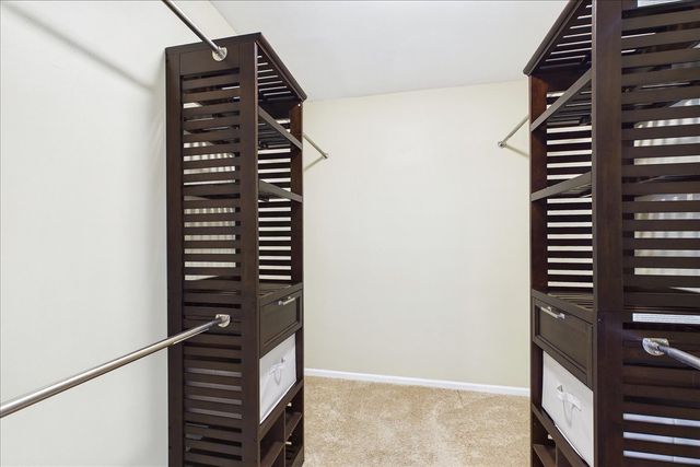 209 Mooregate Trail, Hawthorn Woods, IL 60047