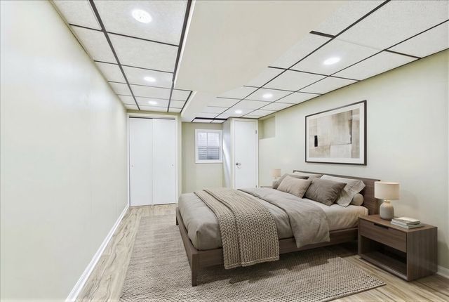 209 Mooregate Trail, Hawthorn Woods, IL 60047