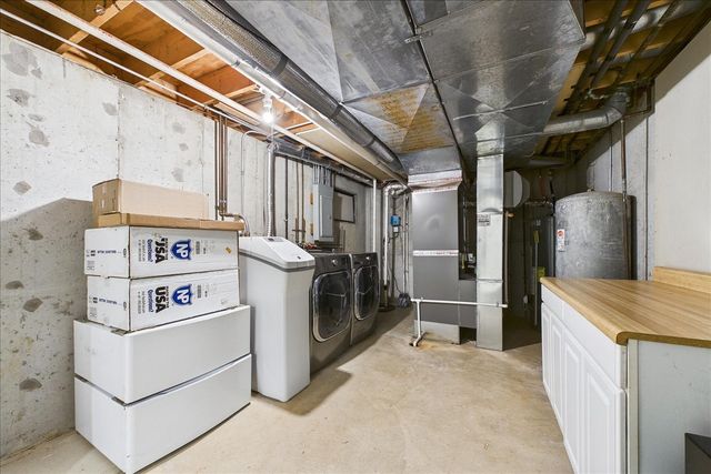 209 Mooregate Trail, Hawthorn Woods, IL 60047