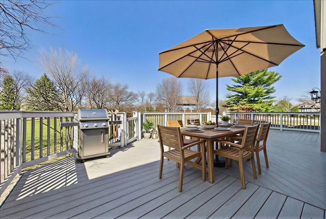 209 Mooregate Trail, Hawthorn Woods, IL 60047