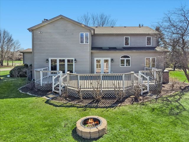 209 Mooregate Trail, Hawthorn Woods, IL 60047