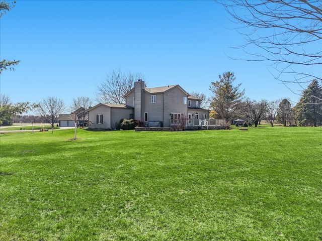 209 Mooregate Trail, Hawthorn Woods, IL 60047