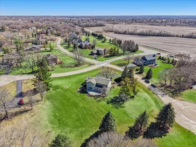 209 Mooregate Trail, Hawthorn Woods, IL 60047