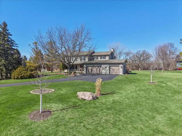 209 Mooregate Trail, Hawthorn Woods, IL 60047