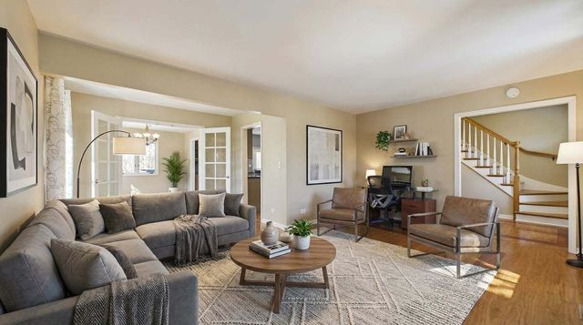 209 Mooregate Trail, Hawthorn Woods, IL 60047