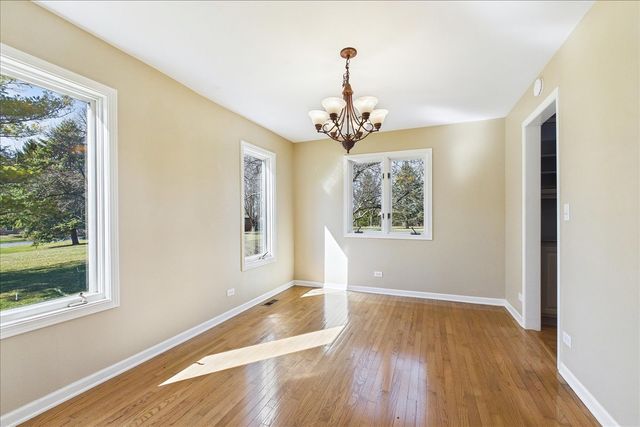 209 Mooregate Trail, Hawthorn Woods, IL 60047