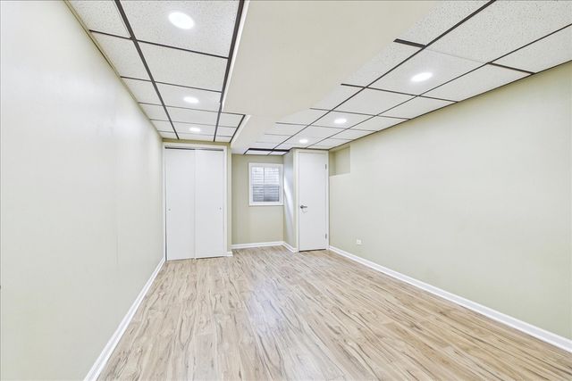 209 Mooregate Trail, Hawthorn Woods, IL 60047