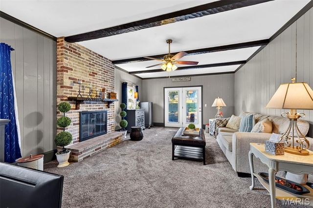 106 Paula Drive, St Charles, MO 63301