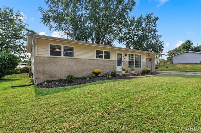 106 Paula Drive, St Charles, MO 63301