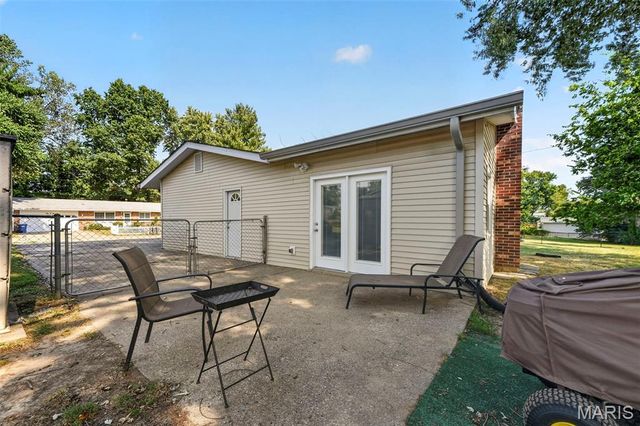 106 Paula Drive, St Charles, MO 63301