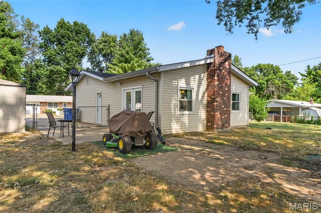 106 Paula Drive, St Charles, MO 63301