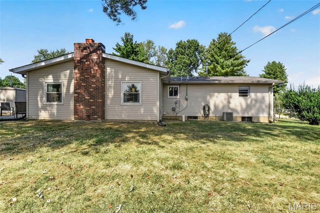 106 Paula Drive, St Charles, MO 63301