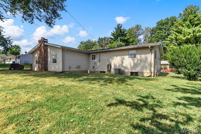 106 Paula Drive, St Charles, MO 63301