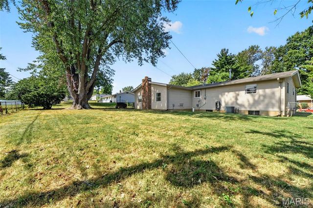 106 Paula Drive, St Charles, MO 63301