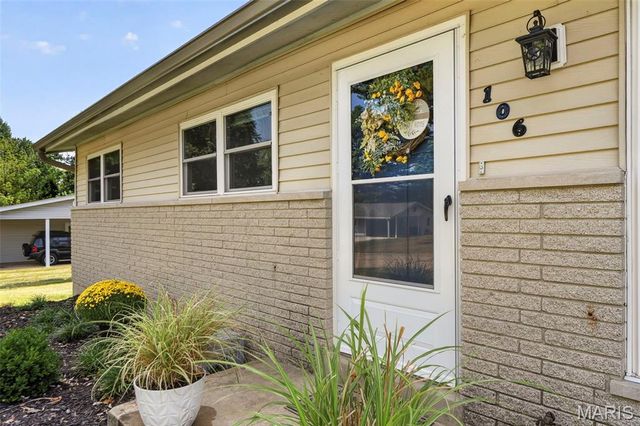 106 Paula Drive, St Charles, MO 63301