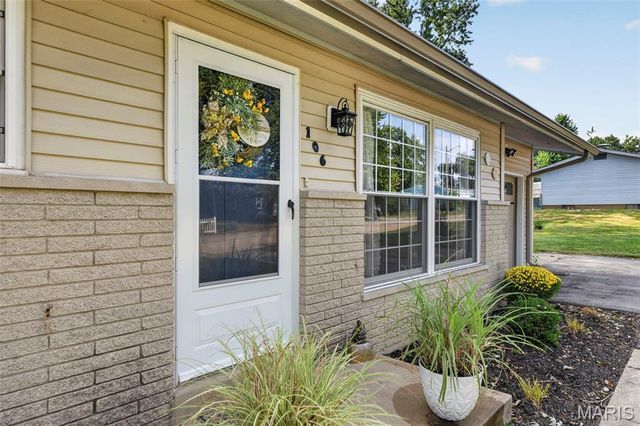 106 Paula Drive, St Charles, MO 63301